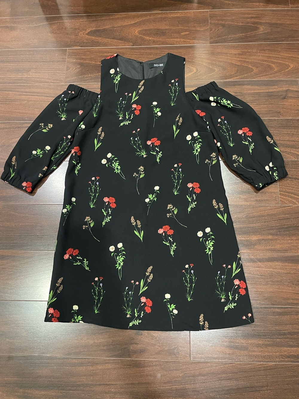Do-Be Cold-Shoulder Dress - Picture 5 of 12